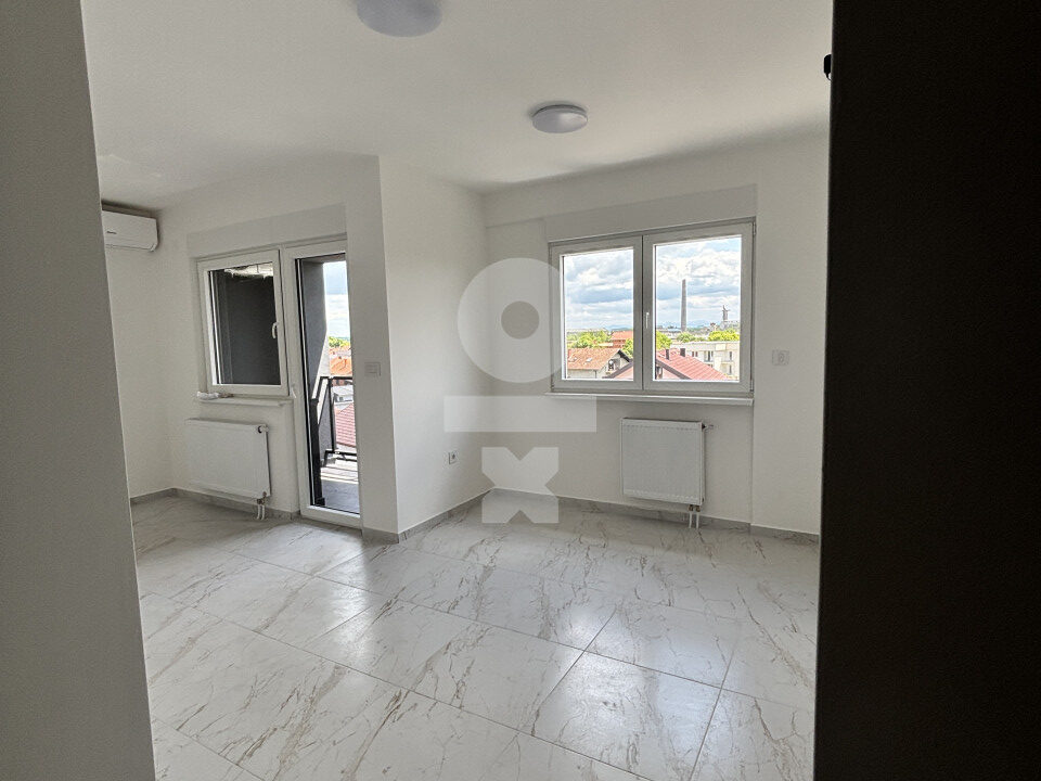 9img-1748161080-f87c85bf5ab3