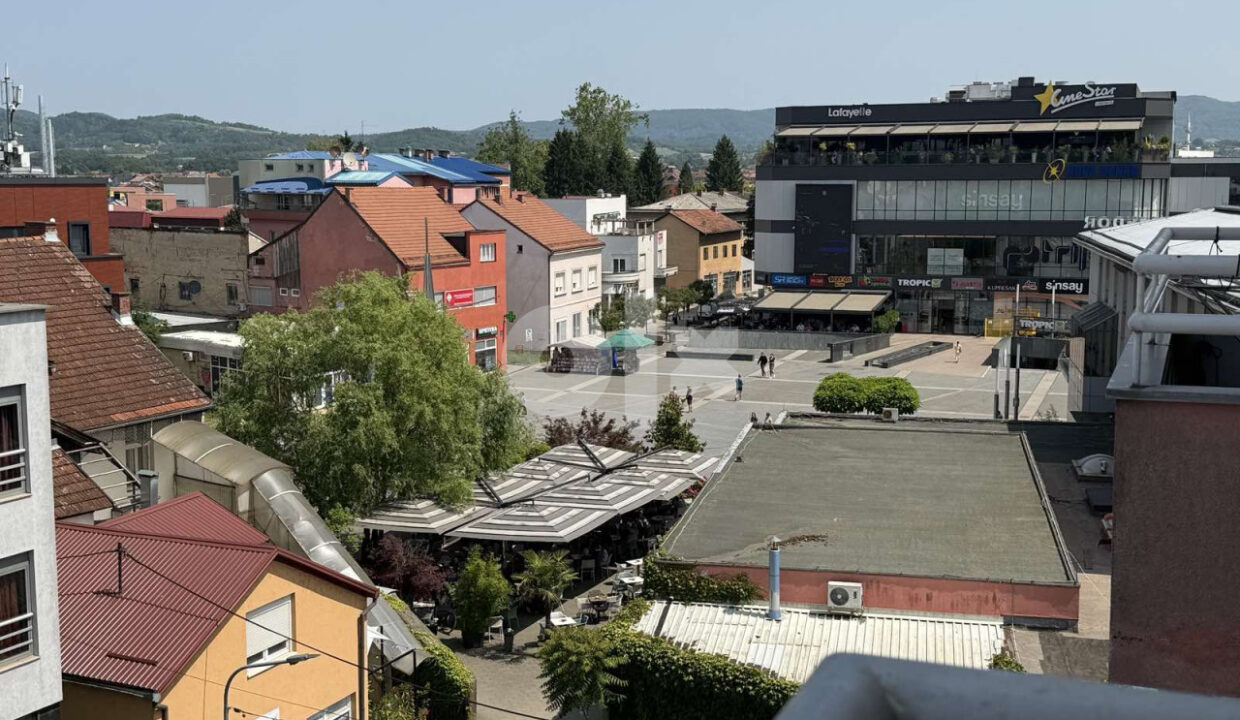 img-1751013465-de8b87fec4c8